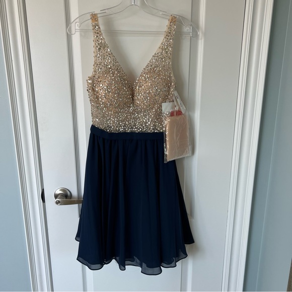 Nwt Dancing Queen formal graduation prom dress, crystals. Size Xs - Picture 1 of 6